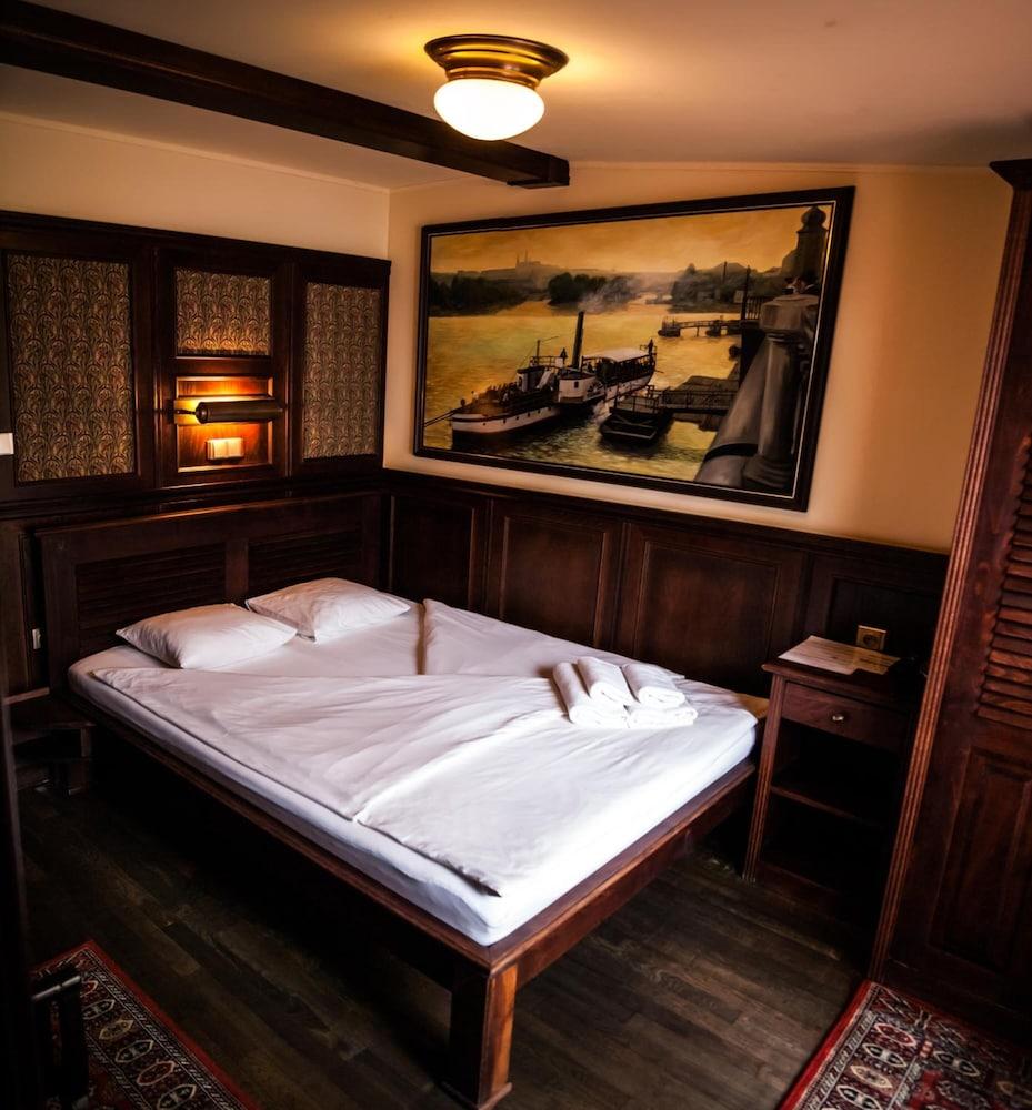 Boat Hotel Matylda Prague Exterior photo